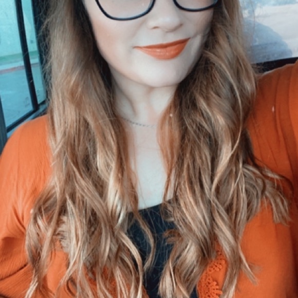 ☺️I’m Hayley, nice to meet you 😋 Bundle Victoria’s Secret, Nike, & much more🥰 - Picture 4 of 7